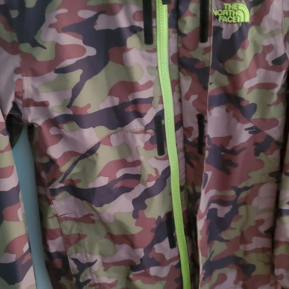 The North Face Kids Camouflage Raincoat - Green and Brown - Picture 4 of 8